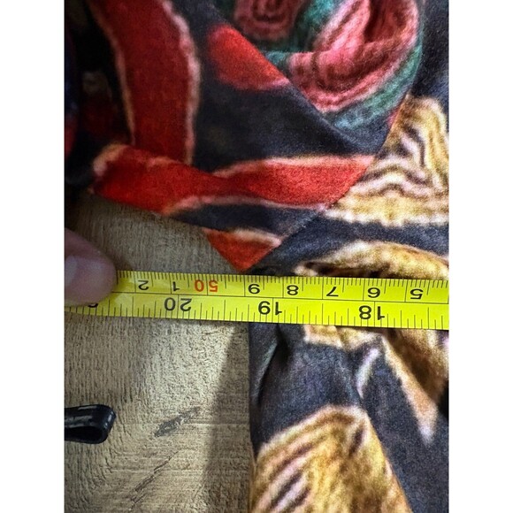 Unique Floral Pattern Soft Fleece - Picture 3 of 4
